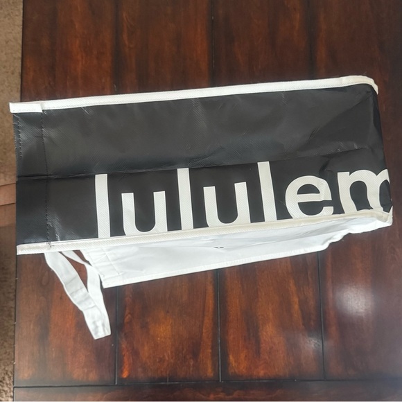 lululemon athletica Classic White Tote - Picture 4 of 7